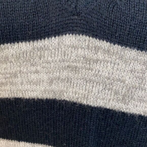 Abercrombie & Fitch sweater - Picture 4 of 10